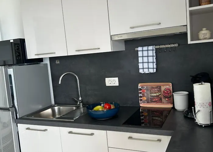 Kovacev Apartman Zára
