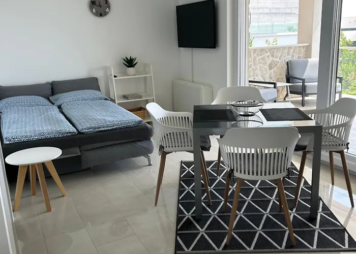Kovacev Apartman Zára